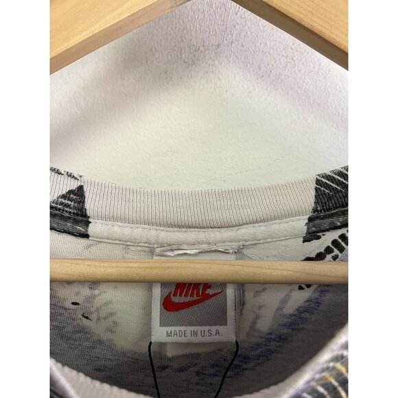 90’s Nike AOP - Picture 3 of 5